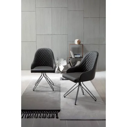 Zdjęcie Designerski, klasyczny fotel z Włoch