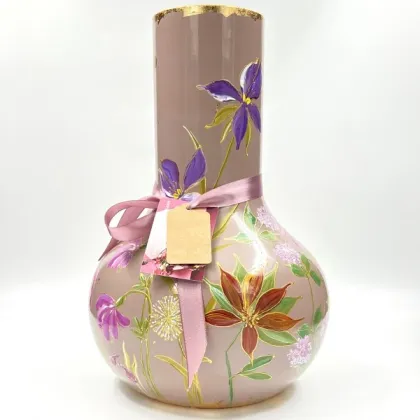 Zdjęcie Ekskluzywny wazon z pięknym kwiatowym motywem - luksusowy upominek dla kogoś wyjątkowego