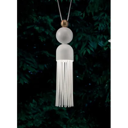 Zdjęcie Niesamowita lampa wisząca z metalowymi prętami