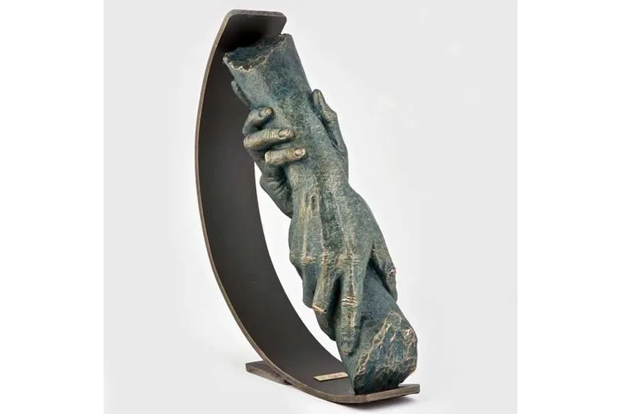 picture 1 Hands in a grip - a unique sculpture for the desk!