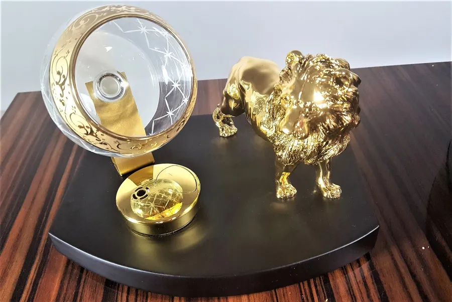 obrazek 2 Zestaw do alkoholu z podgrzewaczem i piękną figurą lwa - butik Luxury Products