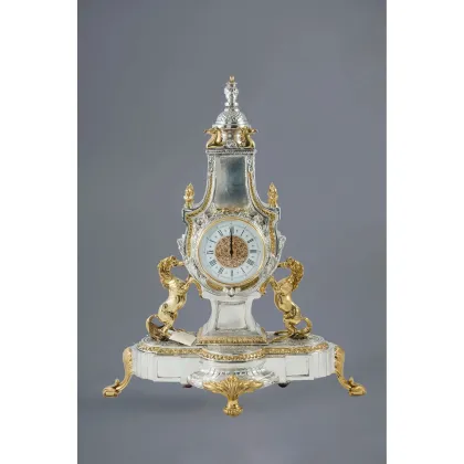 Picture A freedom clock with two horses as an impressive addition to the living room decor - ArtBe