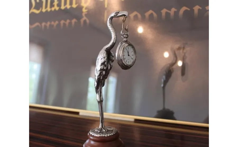 obrazek 8 Piękny zegar do biura lub gabinetu z figurą żurawia