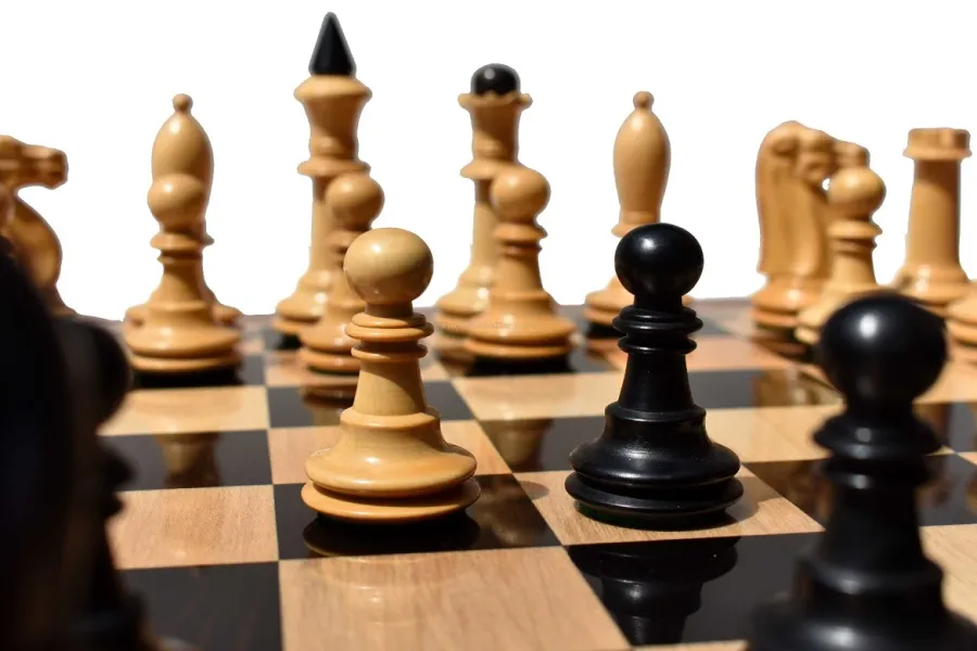 obrazek 7 Stylowa szachownica drewniana z figurami - The Chess Empire