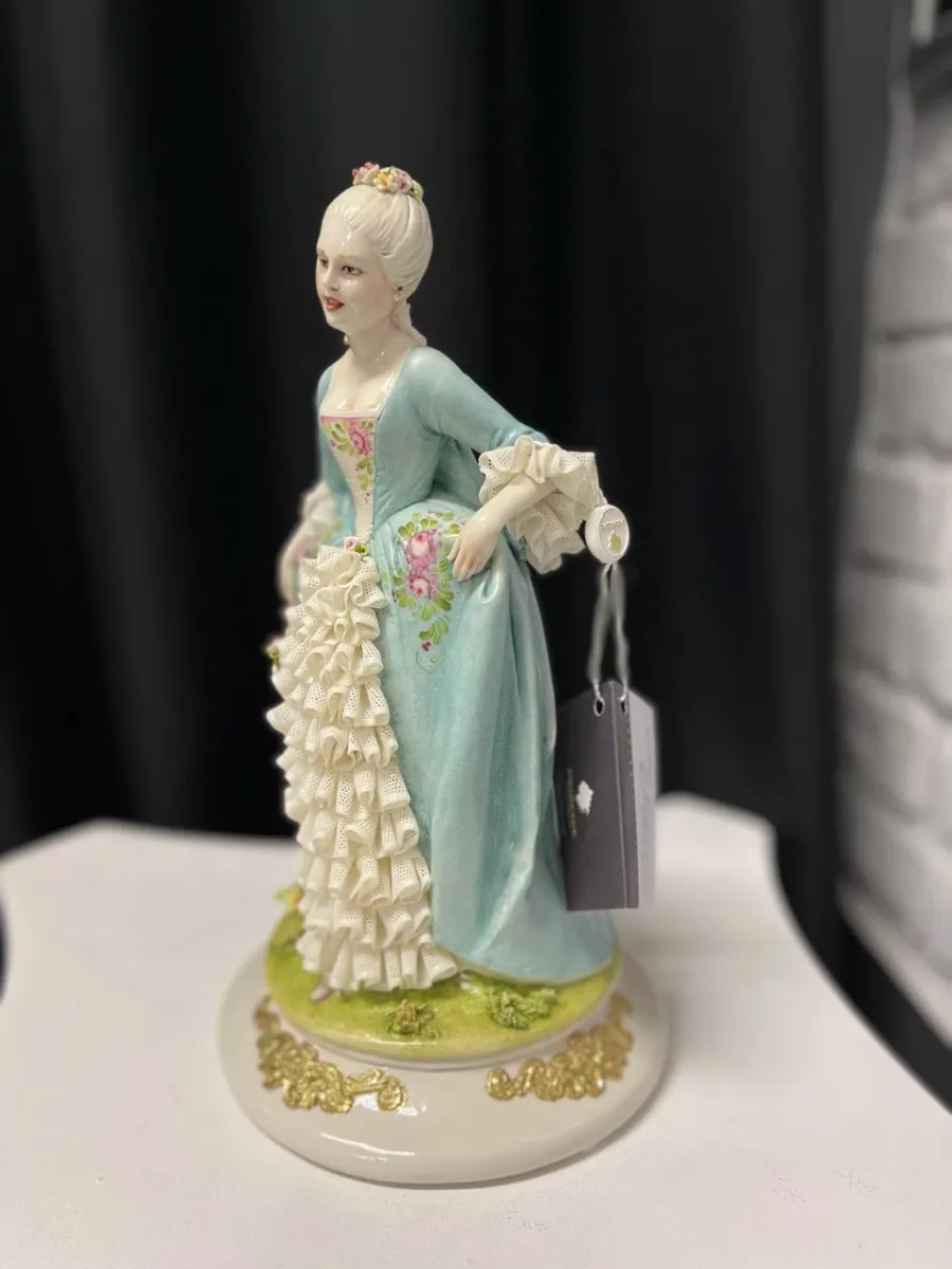 obrazek 3 Porcelanowa figurka damy w stylu rokoko