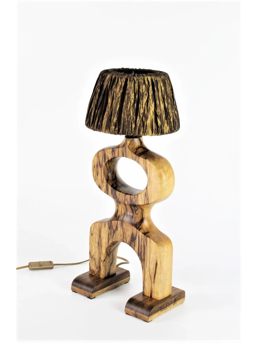 obrazek 1 Wyjątkowa lampa stołowa -FARO-, rzeżba z drewna, lampa nocna, lampa biurkowa, prezent dla domu, modern art, nastrojowe światło