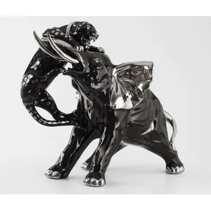 Picture Decorative figure of a fighting lion with an elephant