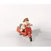 Zdjęcie Elegancka, porcelanowa figurka chłopca na skuterze - Sibania