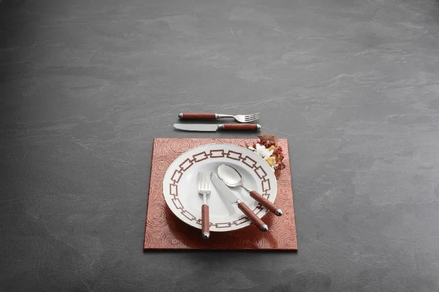 obrazek 3 Widelec stołowy Corallo Rosso 21,5 cm