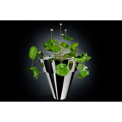 Picture A large Italian flower pot for a modern arrangement by VG