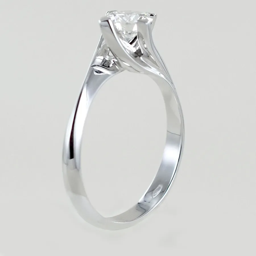 obrazek 4 Duży włoski pierścionek Valentine Solitaire z diamentem 0,65 karata