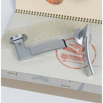 Zdjęcie Nowoczesna klamka Trama LC81 do drzwi wewnętrznych