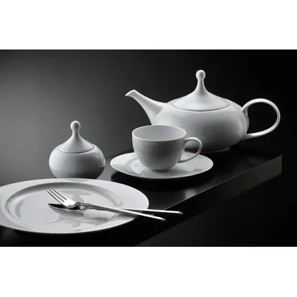 Zdjęcie Komplet z porcelany na elegancki stół jadalny