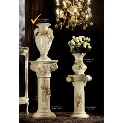 Zdjęcie Ceramiczny wazon zdobiony kryształkami