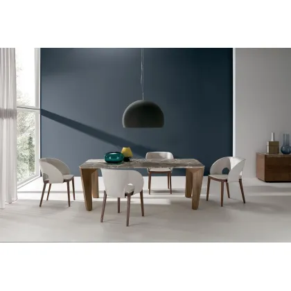 Zdjęcie Okazały stół z marmurowym blatem do salonu lub jadalni