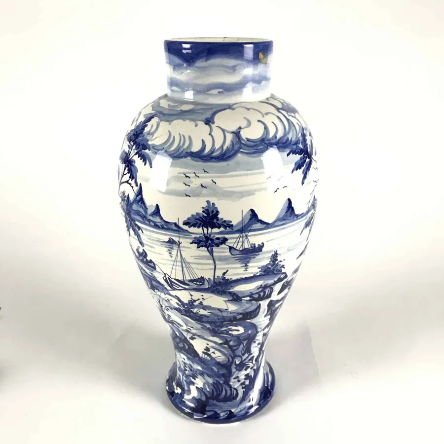 obrazek 4 Ceramiczny wazon 1976 z bogatą dekoracją krajobrazu jeziora z łodziami