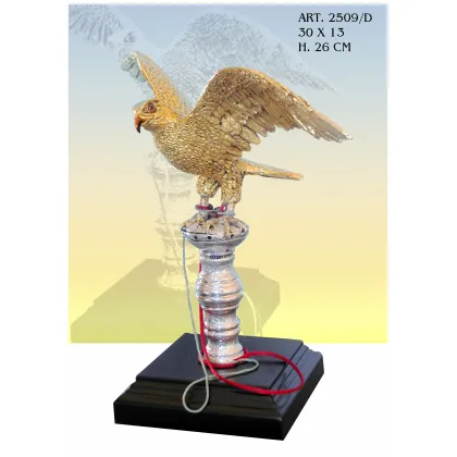 Zdjęcie Elegancka figura wznoszącego się orła