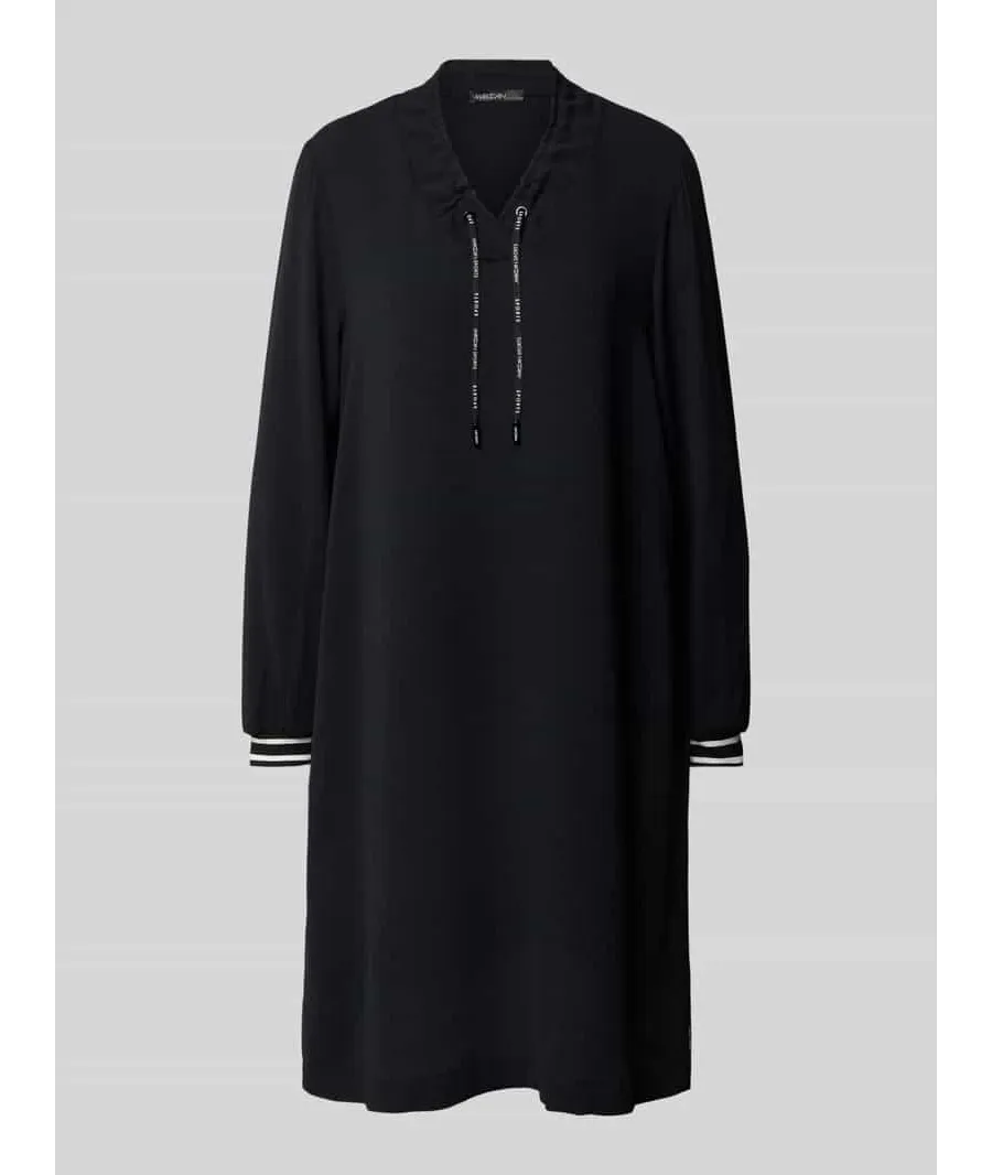 obrazek 1 Sukienka o długości do kolan z dekoltem w serek