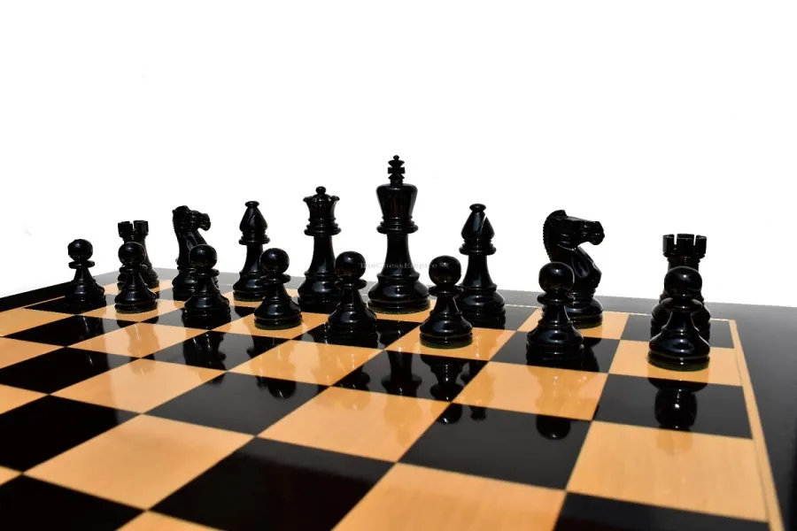 obrazek 8 Niecodzienny lakierowany zestaw szachowy - The Chess Empire