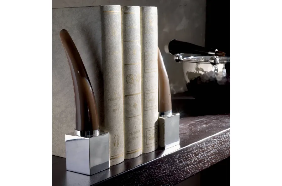 obrazek 1 Dekoracyjna para podpórek do książek z mosiądzu niklowanego z rogowym ostrzem