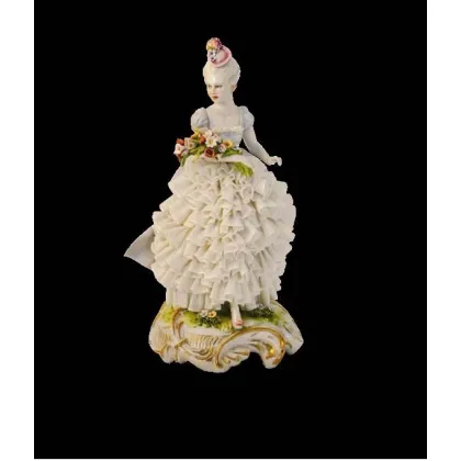 Zdjęcie Salonowa figura wykonana z porcelany
