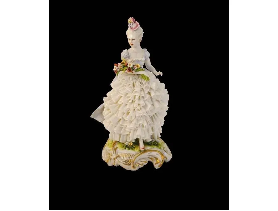 obrazek 1 Salonowa figura wykonana z porcelany