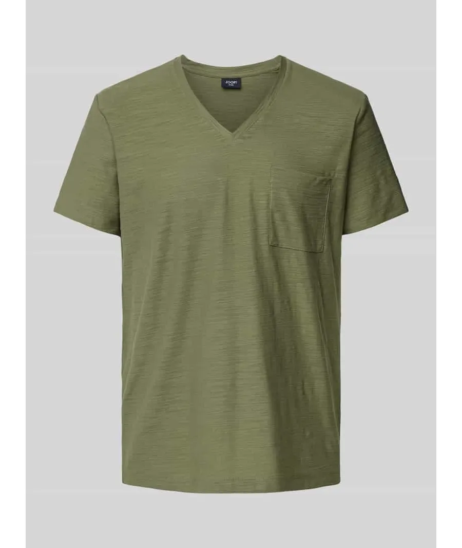 obrazek 1 T-shirt z dekoltem w serek i kieszenią na piersi