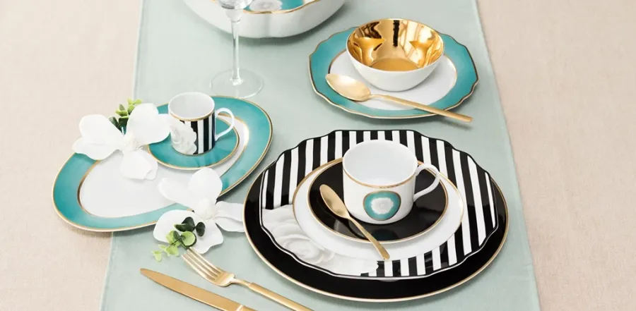 obrazek 2 Piękna porcelanowa pieprzniczka z kolekcji Camellia - Porcel