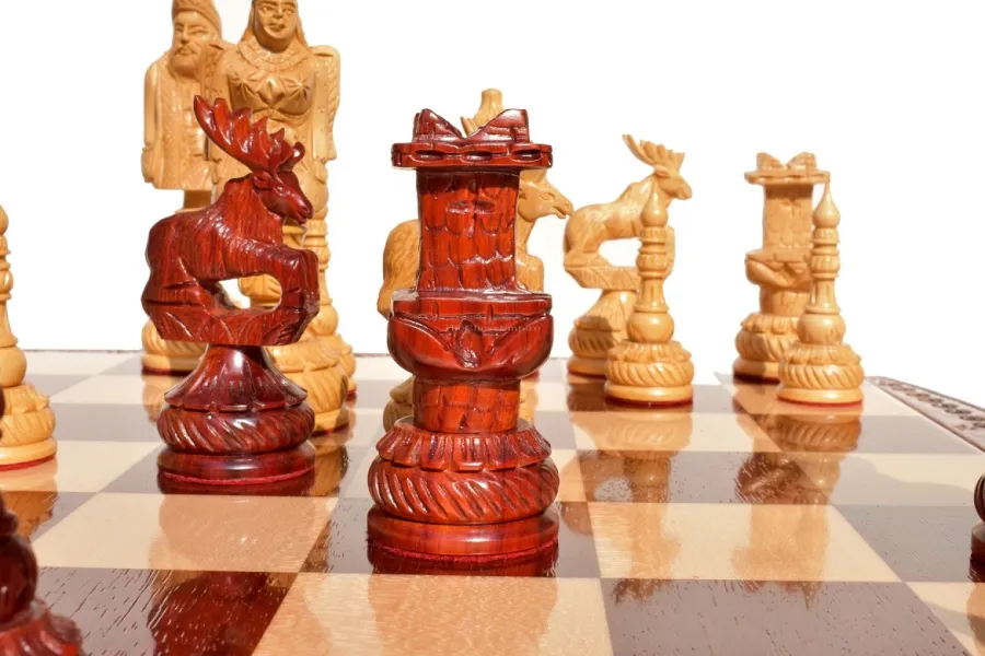 obrazek 8 Unikalny zestaw szachowy oparty na tematyce Świętego Mikołaja - The Chess Empire