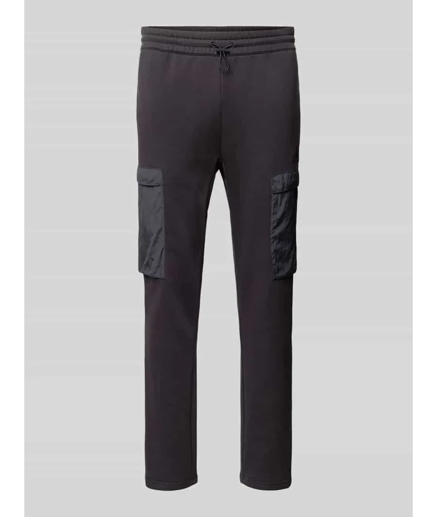 obrazek 1 Spodnie dresowe o kroju slim fit z kieszeniami cargo