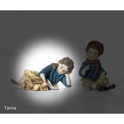 Zdjęcie Lalka dziewczyny czytającej książkę - Sibania