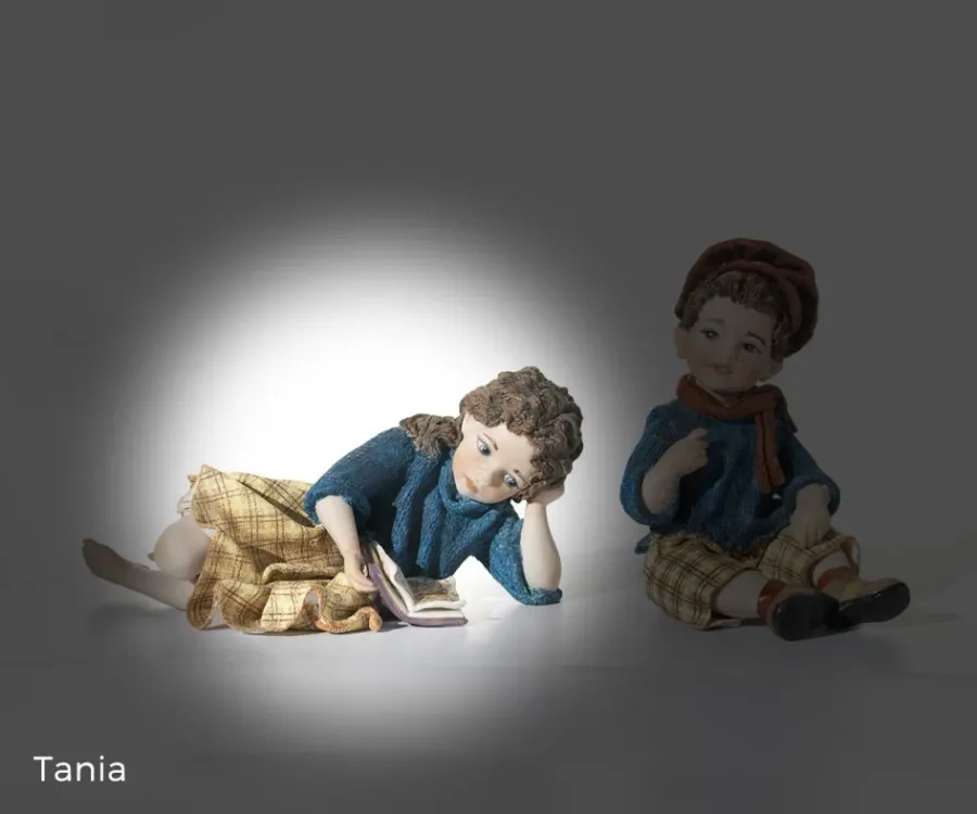obrazek 1 Lalka dziewczyny czytającej książkę - Sibania