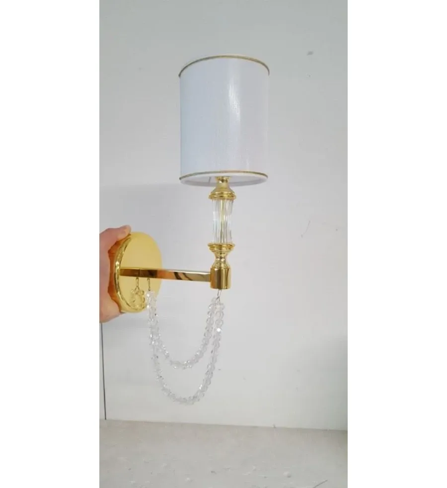 obrazek 2 Stylowa lampa ścienna z mosiądzu z rzędami kryształowych pereł z abażurami z białej organzy - Il Paralume Marina