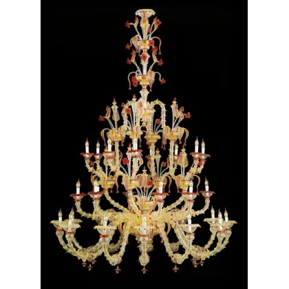 Zdjęcie Pokaźny szklany żyrandol w stylu antycznym