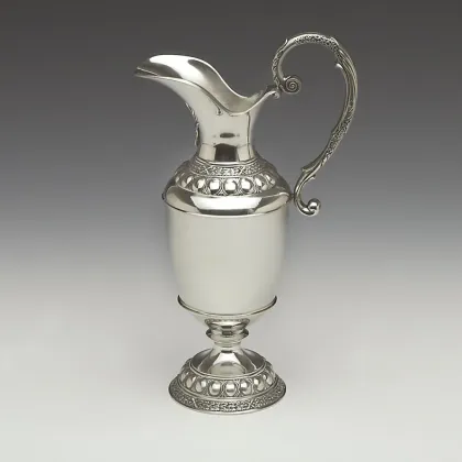 Zdjęcie Niepowtarzalna karafka na wino – sportowe trofeum wykonana z pewteru