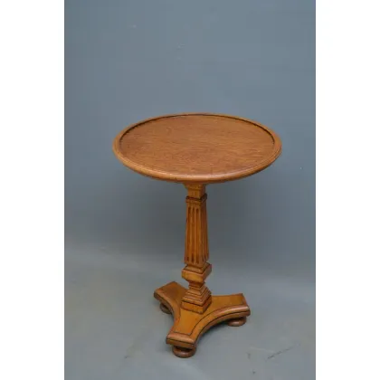 Zdjęcie Bardzo stylowy wiktoriański stół okolicznościowy z dębu, z wypukłym blatem ze zdejmowanym szkłem - antyk