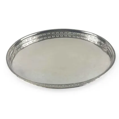 Zdjęcie Owalna taca w kolorze antycznego srebra weneckiego z uroczą wytłaczaną poręczą