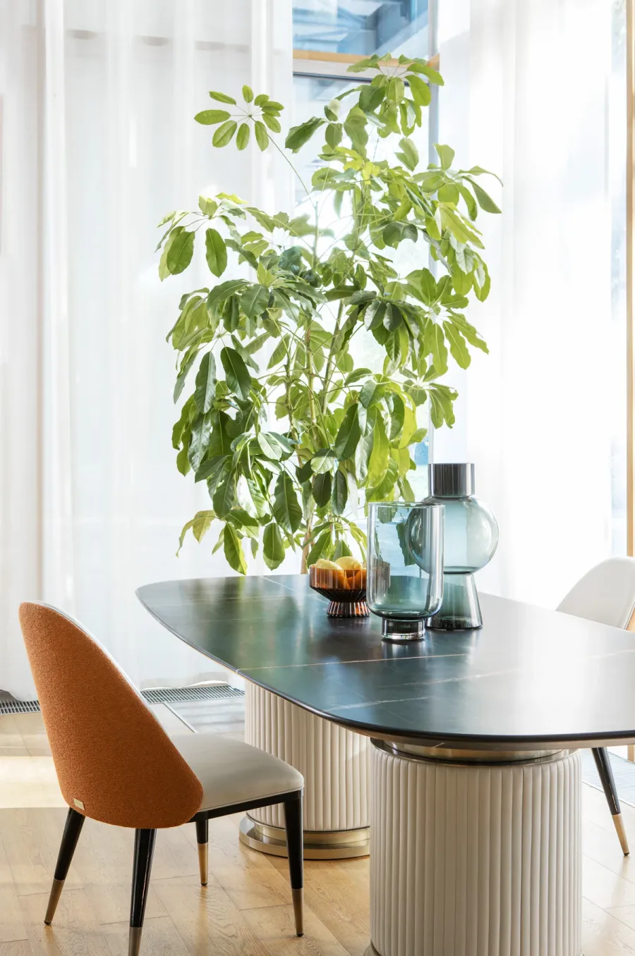 obrazek 4 Fantastyczne modernistyczne krzesło z Włoch - do jadalni