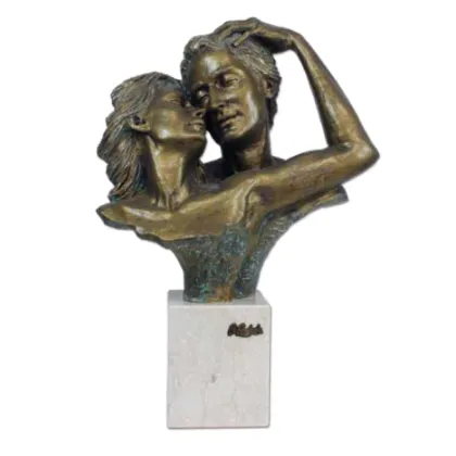 Zdjęcie Piękna rzeźba do salonu- obejmująca się para