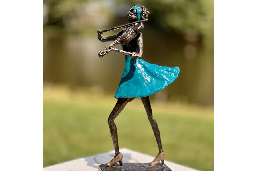 obrazek 1 Cudowna rzeźba z neolitu "Skrzypaczka" - gustowna ozdoba do ogrodu