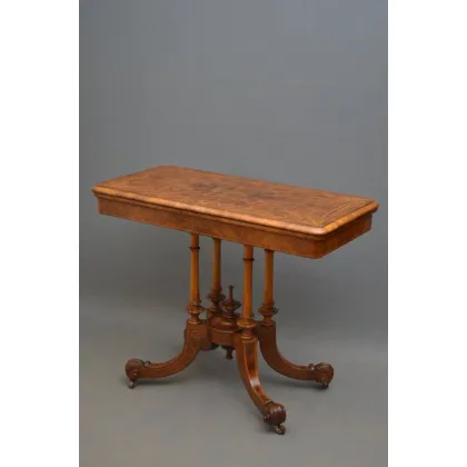 Zdjęcie Prawdziwie doskonały, wiktoriański stół do kart z orzecha włoskiego, z drobno inkrustowanym blatem