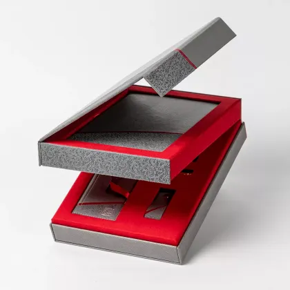 Zdjęcie Pudełko z zestawem akcesoriów dla firm – prezent firmowy