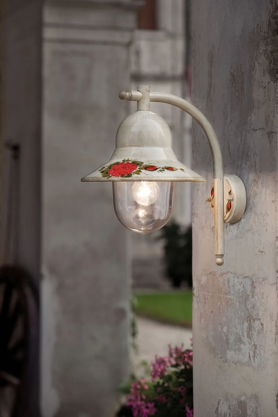 obrazek 2 Włoska zewnętrzna lampa ścienna Imperia w stylu klasycznym