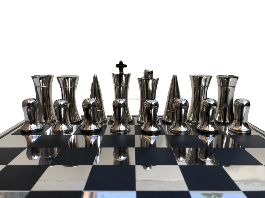 obrazek 5 Ponadczasowy zestaw aluminiowy do gry w szachy - The Chess Empire