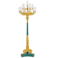 Zdjęcie Luksusowa lampa stojąca na podstawie z kamienia malachitowego