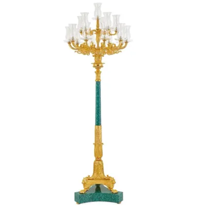 Zdjęcie Luksusowa lampa stojąca na podstawie z kamienia malachitowego