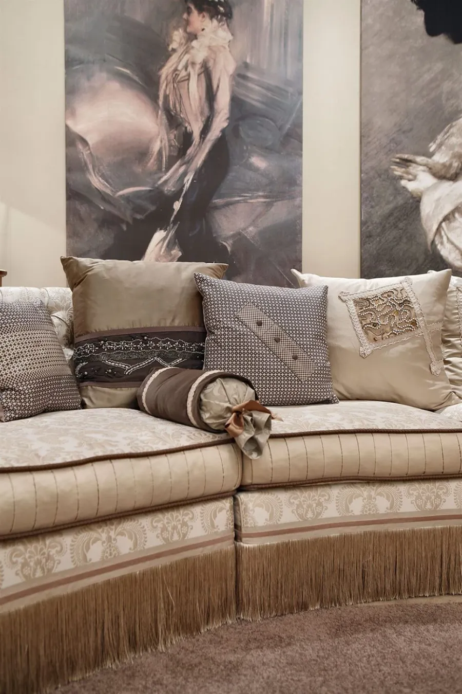 obrazek 4 Luksusowa okrągła sofa z 18-stoma poduszkami w komplecie