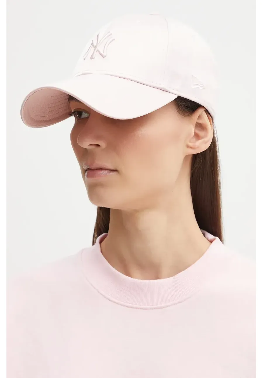 obrazek 1 New Era czapka z daszkiem WMNS Satin 940 NYY kolor różowy z aplikacją 60595369