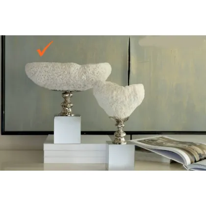 Picture A tasteful coral bowl for the living room