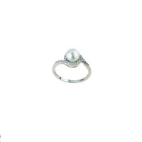 Picture A unique ring with pearl and zircons